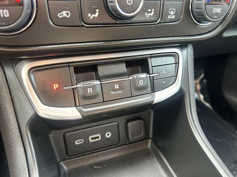 Used 2022 GMC Terrain SLE w/ Driver Convenience Package AWD/4WD image 25