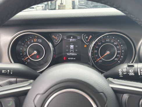 Used 2022 Jeep Wrangler Unlimited Sport AWD/4WD image 31