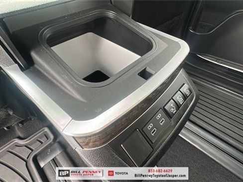 Used 2025 Toyota Sienna Platinum image 21