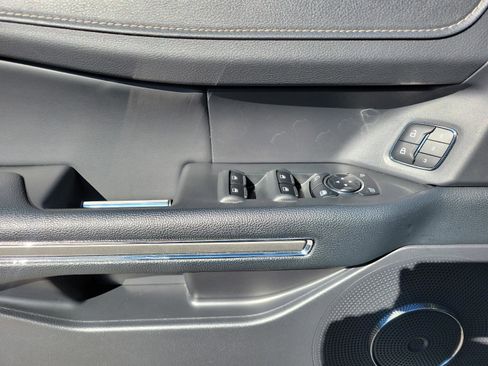 Used 2024 Ford Expedition Max XLT image 12