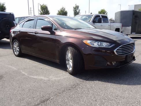 Used 2019 Ford Fusion SE FWD image 3