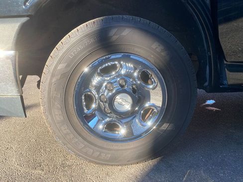 Used 2019 Chevrolet Express 2500 w/ Driver Convenience Package image 16