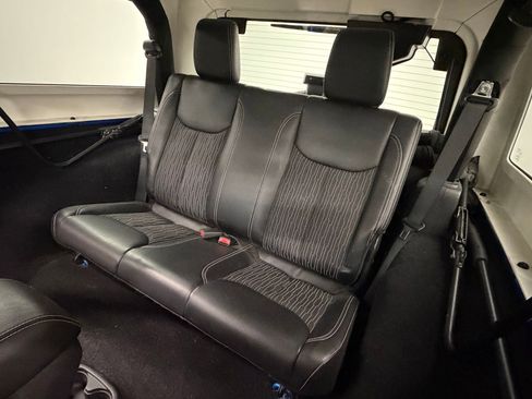 Used 2014 Jeep Wrangler Freedom Edition image 12