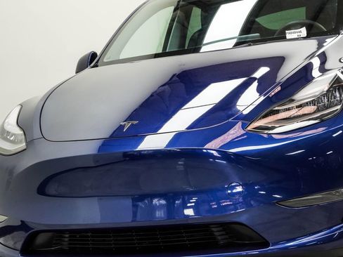 Used 2023 Tesla Model Y Performance AWD/4WD image 2