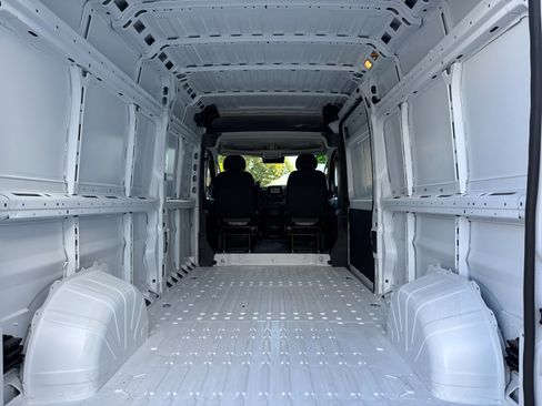 Used 2025 RAM ProMaster 2500 w/ Storage Group image 14