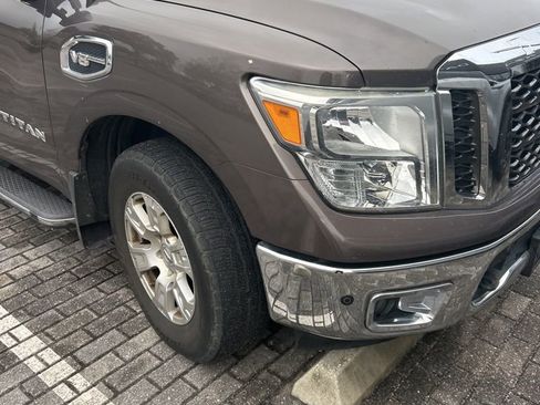 Used 2017 Nissan Titan SV image 16
