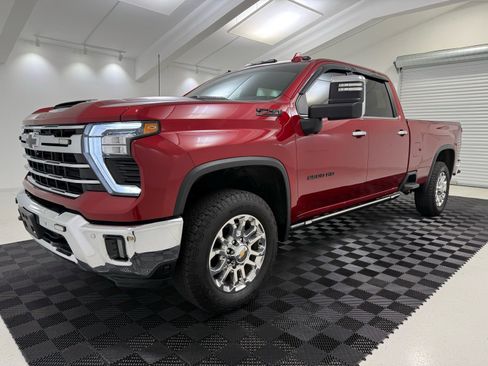 Used 2024 Chevrolet Silverado 2500 LTZ w/ LTZ Plus Package image 3