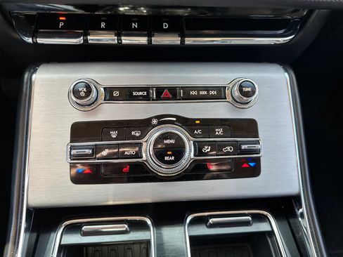 Used 2023 Lincoln Aviator AWD image 21