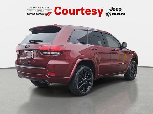Used 2022 Jeep Grand Cherokee Laredo X AWD/4WD image 4
