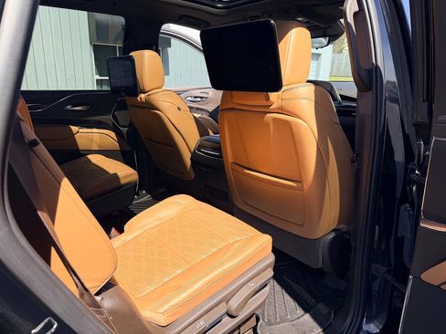 Used 2021 Cadillac Escalade Premium Luxury w/ Driver Assist Tech Package AWD/4WD image 11