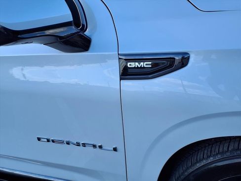 Used 2024 GMC Yukon Denali Ultimate image 11