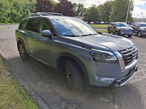 Used 2022 Nissan Pathfinder Platinum w/ Cargo Package AWD/4WD image 5