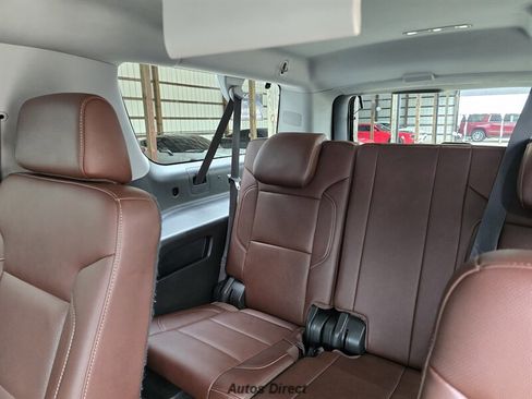 Used 2019 Chevrolet Suburban Premier w/ Premier Plus Edition AWD/4WD image 32