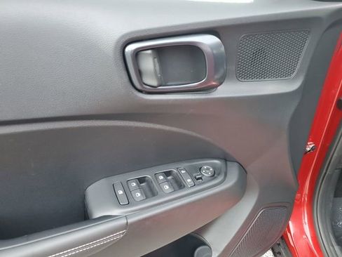 Certified 2025 Hyundai Venue Limited FWD image 10