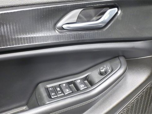 Used 2025 Jeep Grand Cherokee L Laredo image 16