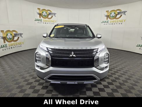 Used 2024 Mitsubishi Outlander SE AWD/4WD image 2