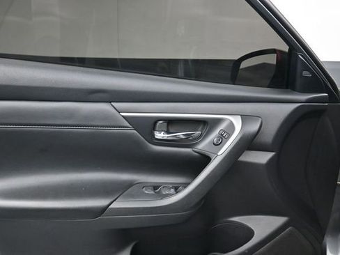 Used 2017 Nissan Altima 2.5 SL FWD image 9