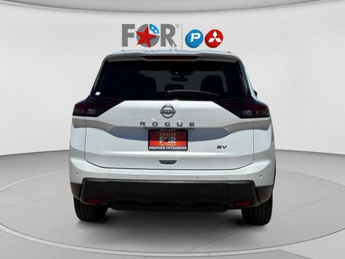Used 2024 Nissan Rogue SV FWD image 4