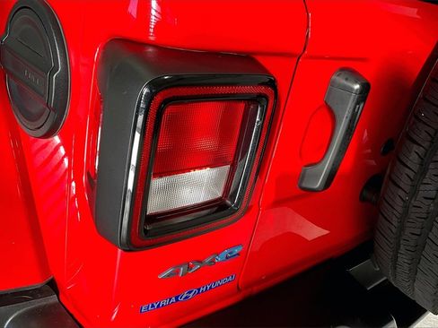 Used 2024 Jeep Wrangler Unlimited w/ Convenience Group image 31