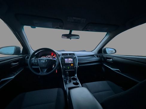 Used 2015 Toyota Camry LE image 21