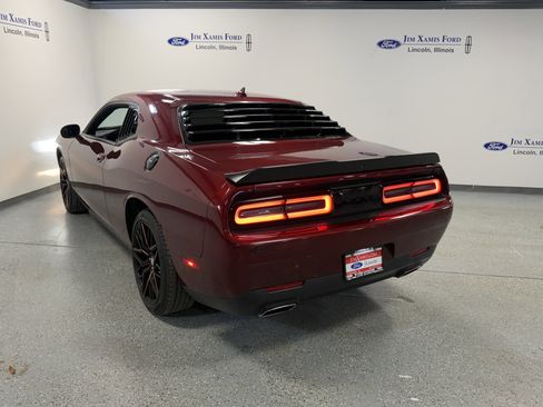 Used 2020 Dodge Challenger SXT w/ Plus Package image 6