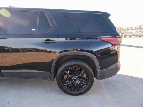 Used 2020 Chevrolet Traverse LS w/ LPO, Black Accent Package FWD image 8
