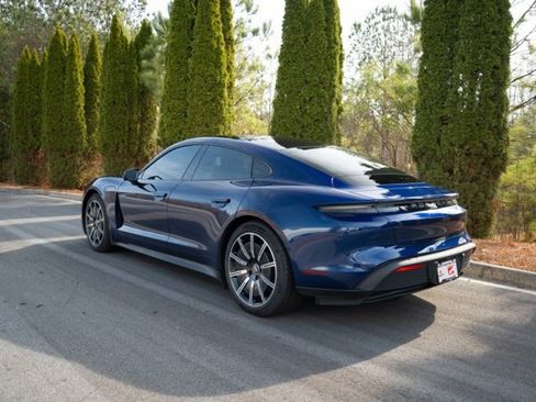 Used 2022 Porsche Taycan image 10
