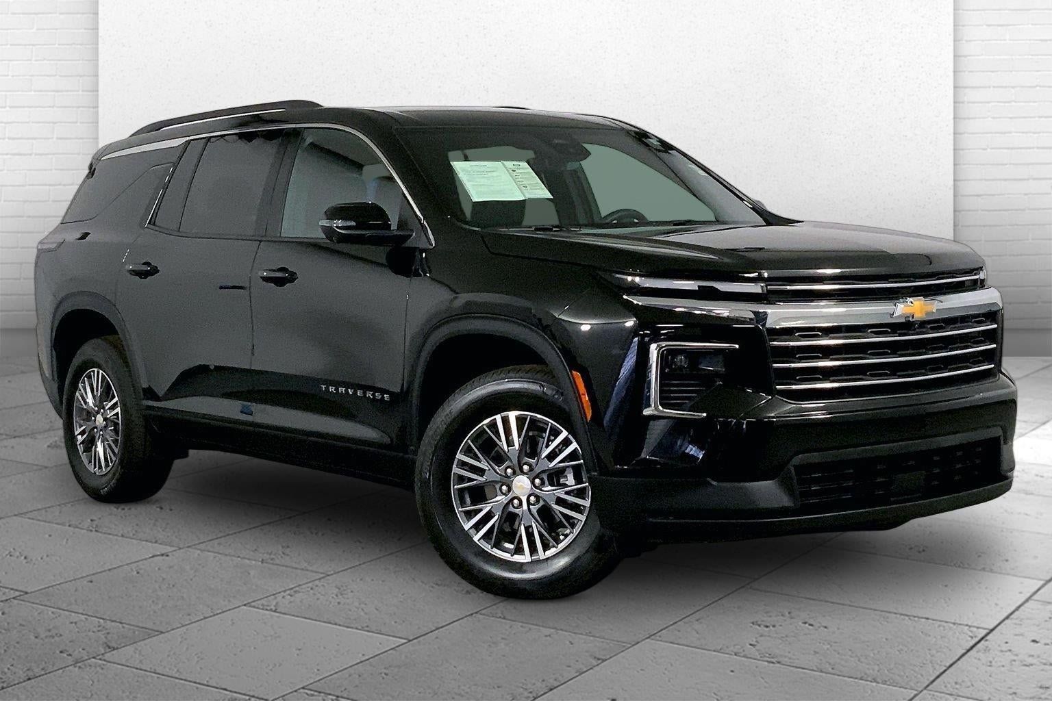Used 2026 Chevrolet Traverse LT w/ Driver Confidence Package FWD image 1