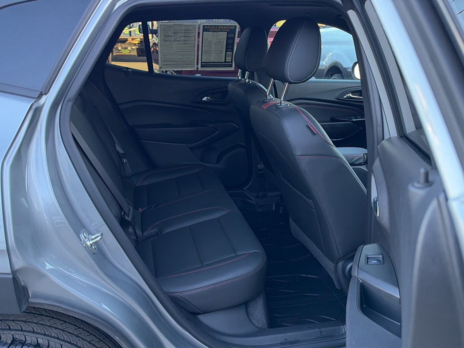 Used 2025 Chevrolet Trax RS w/ Sunroof Package FWD image 19