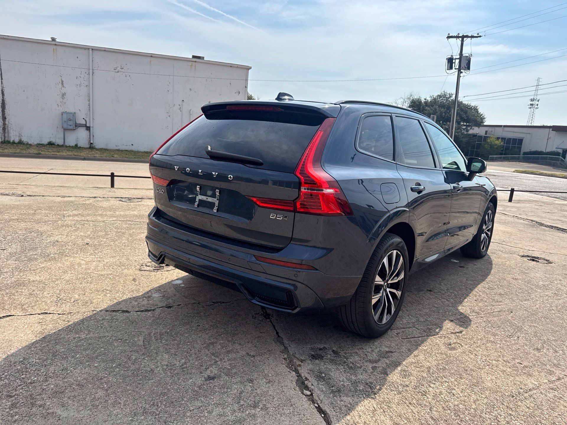 Used 2024 Volvo XC60 B5 Core AWD/4WD image 7