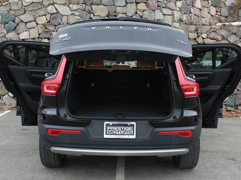 Used 2019 Volvo XC40 T5 Momentum image 10