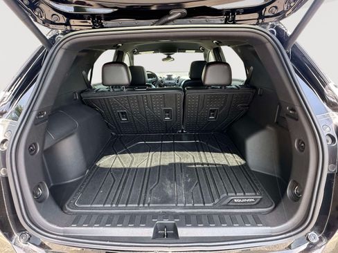 Used 2023 Chevrolet Equinox RS w/ LPO, Floor Liner Package FWD image 32