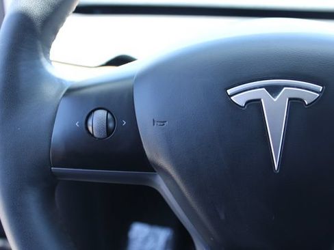 Used 2023 Tesla Model Y Long Range AWD/4WD image 17