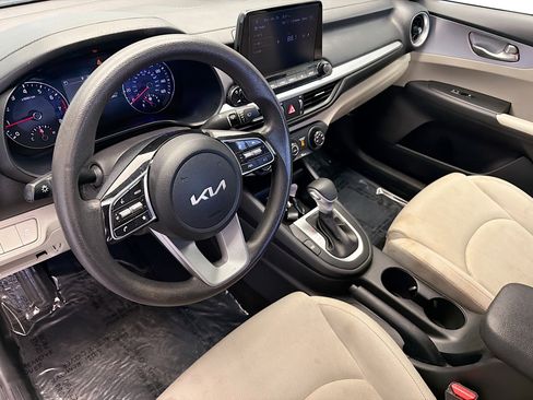 Used 2022 Kia Forte LXS w/ LXS Technology Package image 7