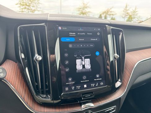 Used 2024 Volvo XC60 B5 Plus w/ Protection Package Premier image 21