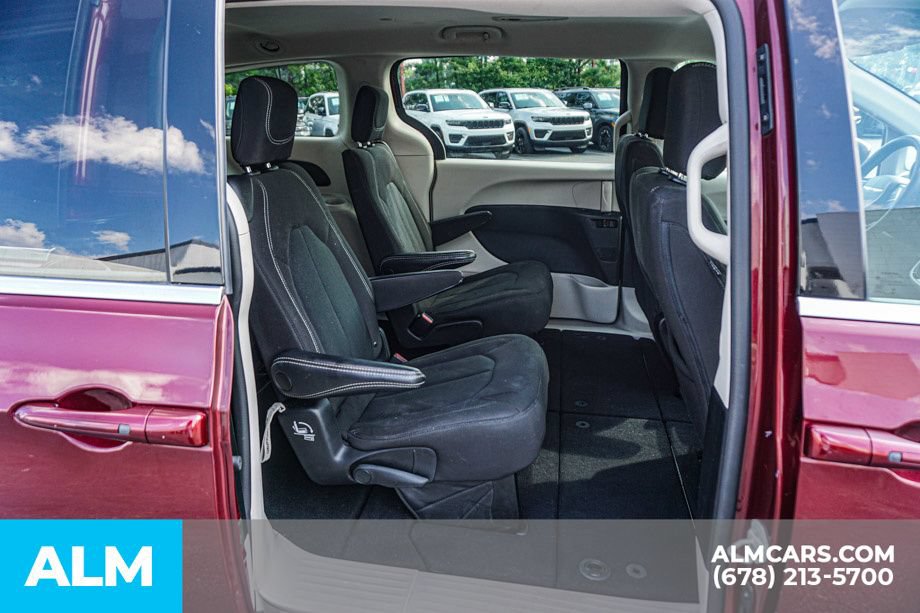 Used 2022 Chrysler Voyager LX FWD image 23
