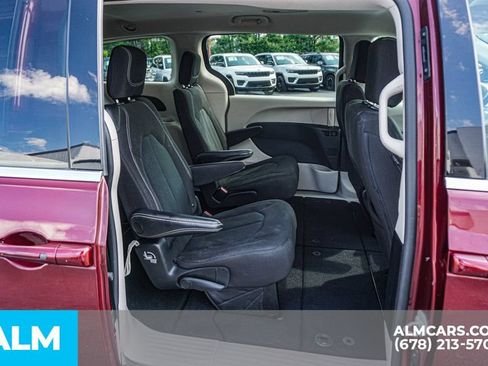 Used 2022 Chrysler Voyager LX FWD image 23