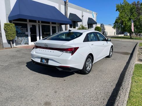 Used 2022 Hyundai Elantra SE FWD image 5