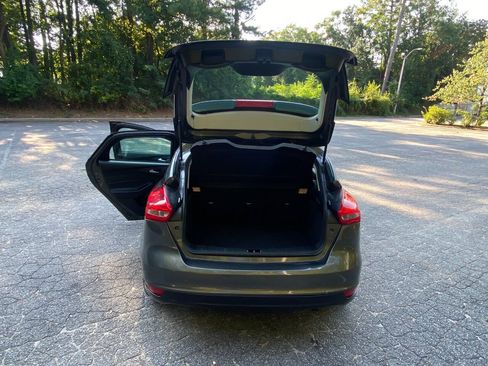 Used 2017 Ford Focus SE FWD image 41