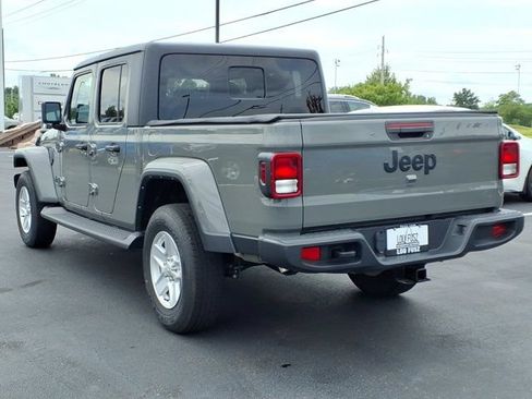 Used 2023 Jeep Gladiator Sport AWD/4WD image 5