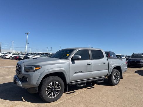 Used 2021 Toyota Tacoma TRD Sport w/ Technology Package image 9