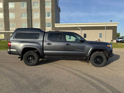 Used 2020 Toyota Tacoma SR5 w/ Technology Package AWD/4WD image 13