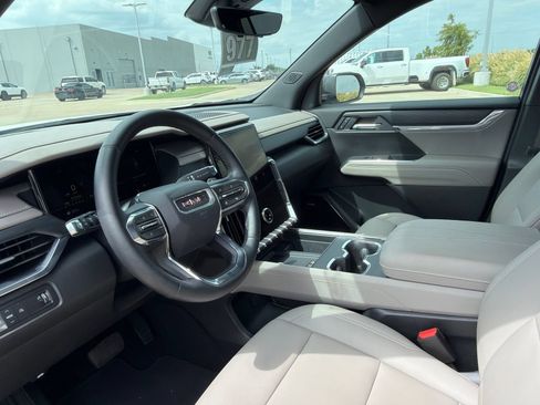 Used 2026 GMC Acadia Elevation w/ Elevation Premium Package FWD image 12
