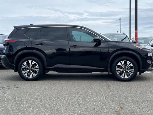 Used 2022 Nissan Rogue SV FWD image 3