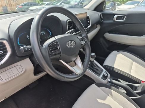 Used 2025 Hyundai Venue SEL FWD image 7