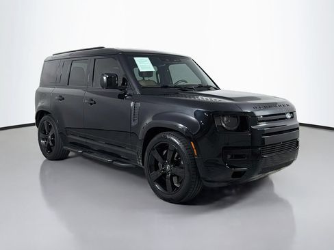 Certified 2025 Land Rover Defender 110 X-Dynamic SE AWD/4WD image 3