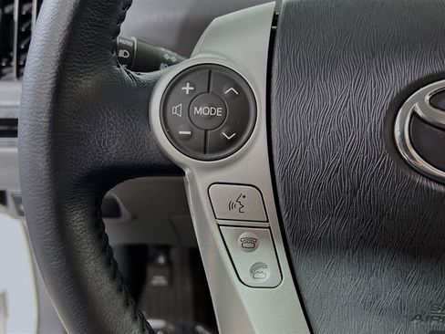 Used 2013 Toyota Prius V Five image 19