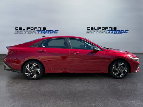 Used 2025 Hyundai Elantra Sport FWD image 4