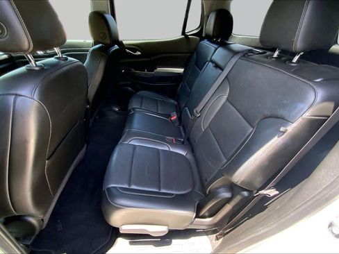 Used 2023 GMC Acadia SLT FWD image 20