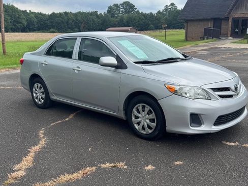 Used 2012 Toyota Corolla L image 2
